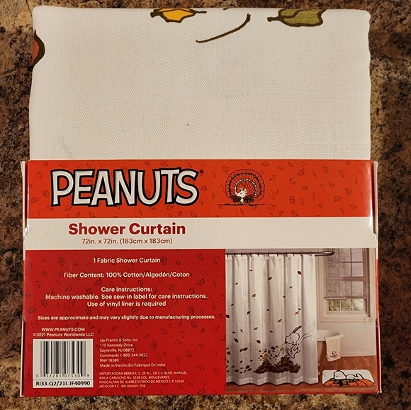 Peanuts snoopy fall shower curtain - Picture 2 of 2